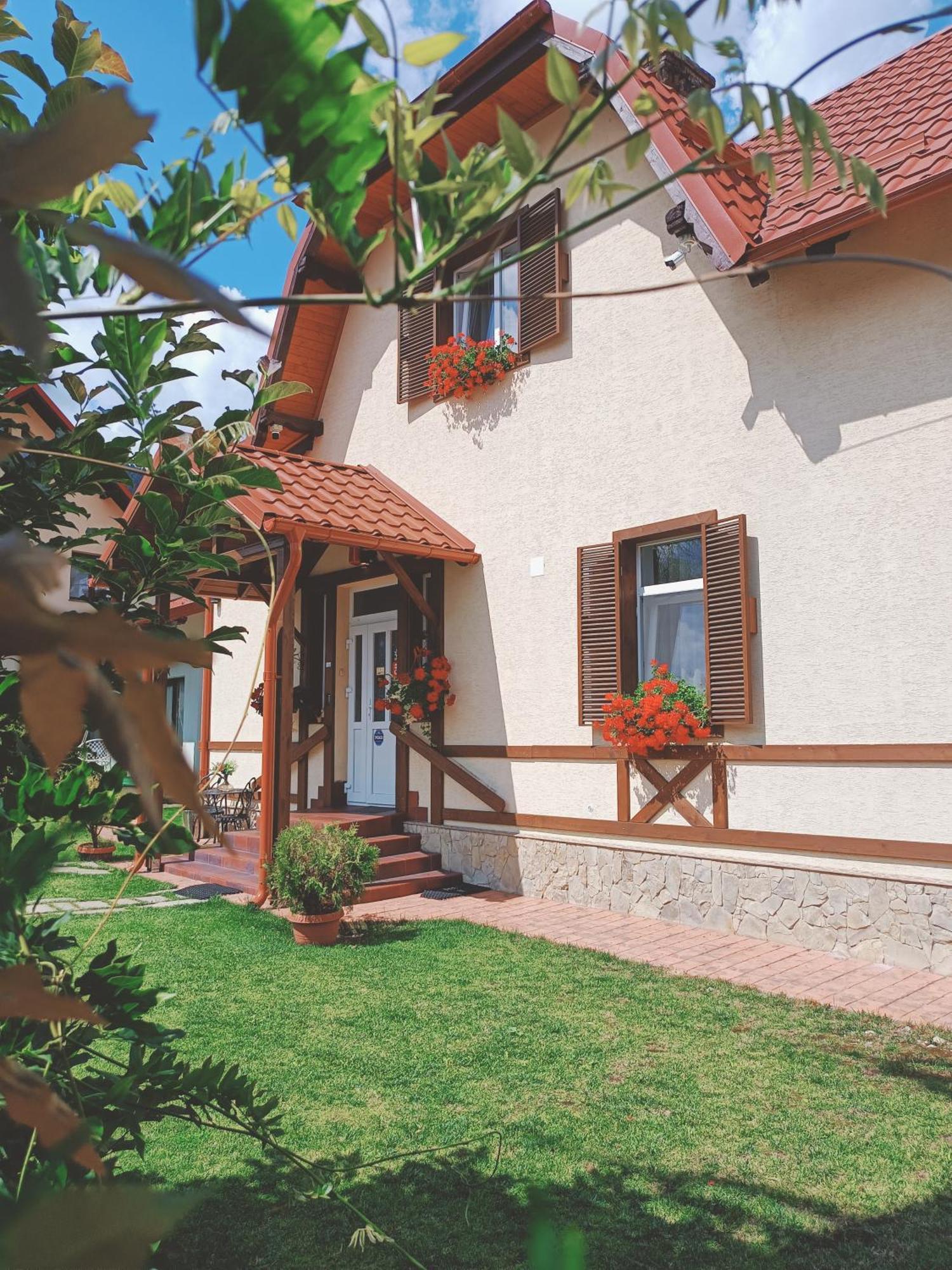Residence Rooms Bucovina 큼홀룸그몰도베네스크 외부 사진
